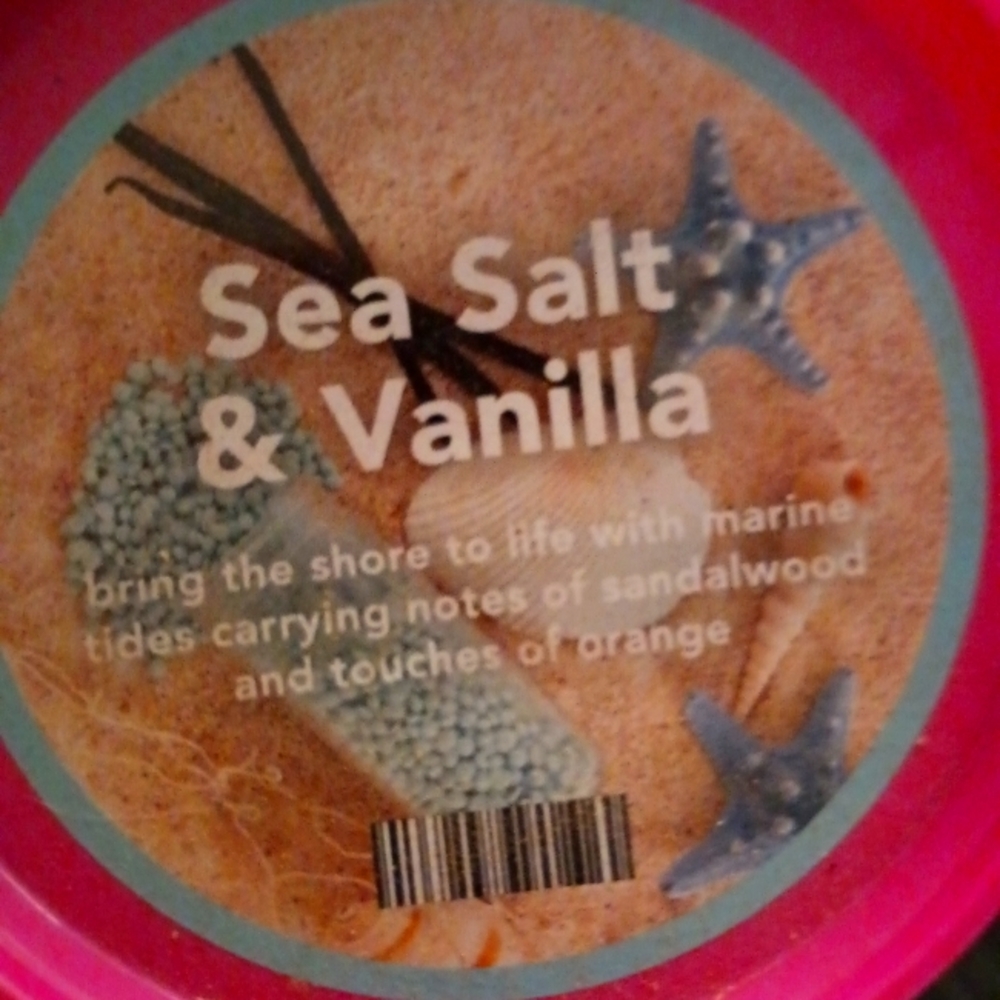 Sea salt and vanilla scented wax